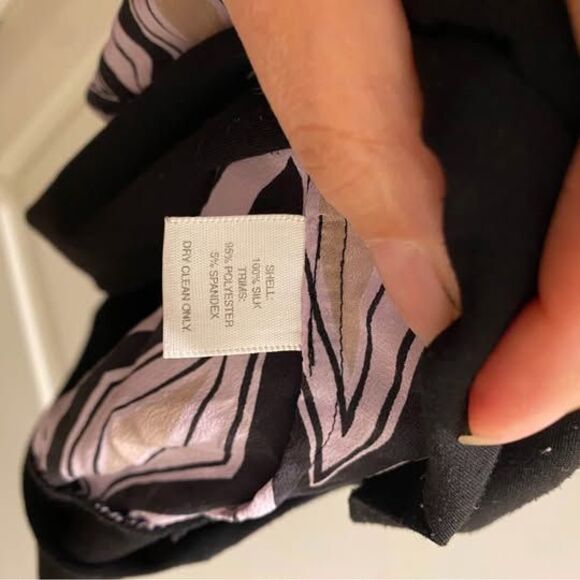 Women’s Sleeveless Silk Blouse – Size Large – 100% Silk w/ Stretch Wai - Picture 3 of 4